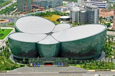 鋼結(jié)構(gòu)屋面系統(tǒng)：建筑節(jié)能與安全的全新選擇